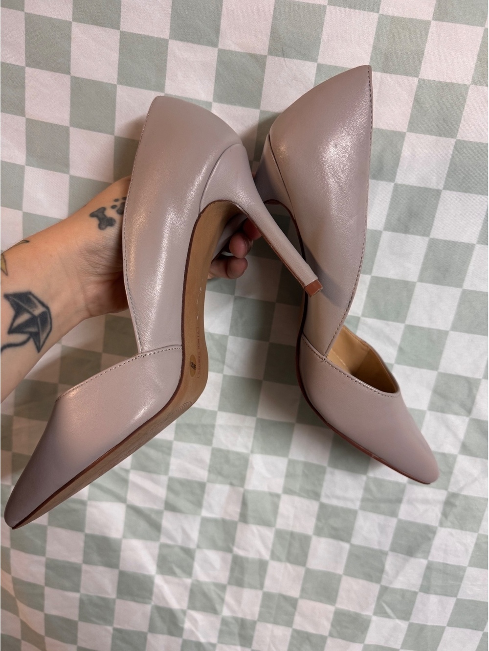 Vince Camuto Women's 8M Pointed Toe High Heel Pumps in Taupe - Picture 6 of 10